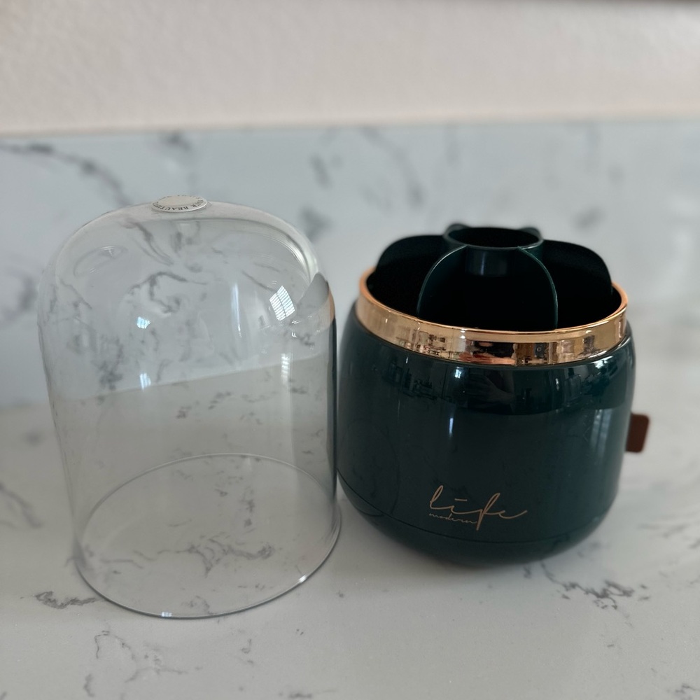 Spinning Makeup brush holder